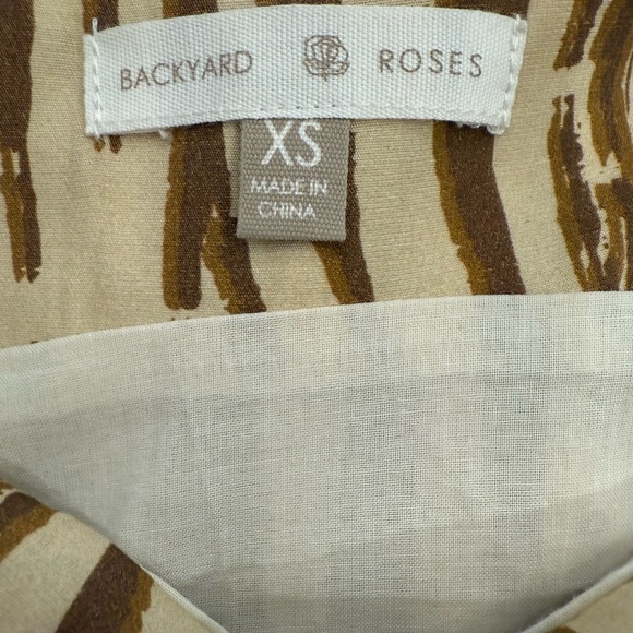 Backyard Roses Dress - Picture 5 of 7